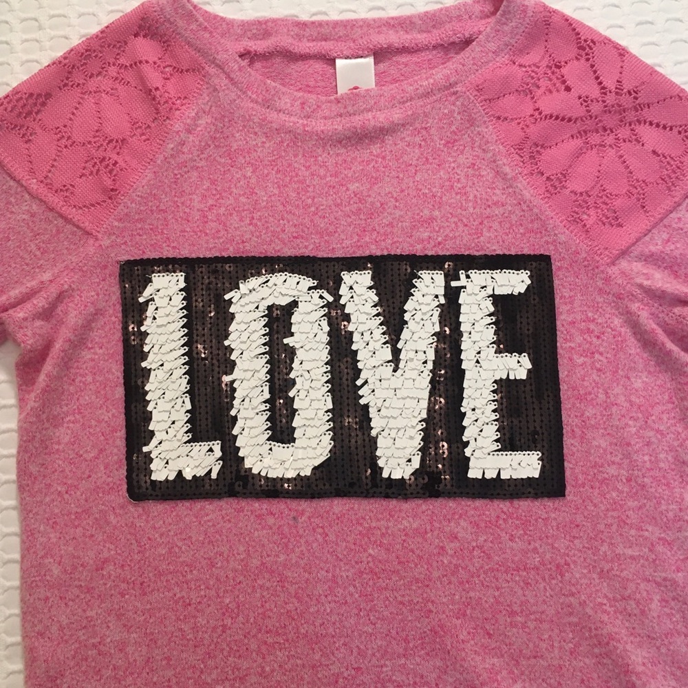 🔥5/$20🔥  Cute pink LOVE shirt